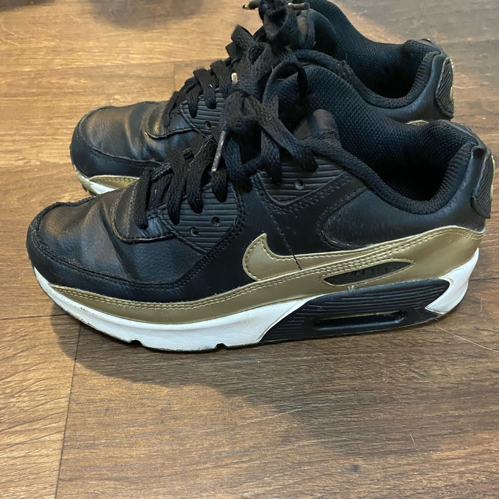 Nike AirMax Women’s Black & Gold Casual Sneakers